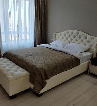 Luxury Apartments Atlant Lutsk Eksteriør bilde
