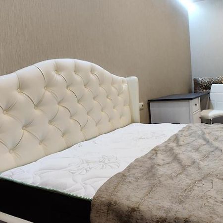 Luxury Apartments Atlant Lutsk Eksteriør bilde