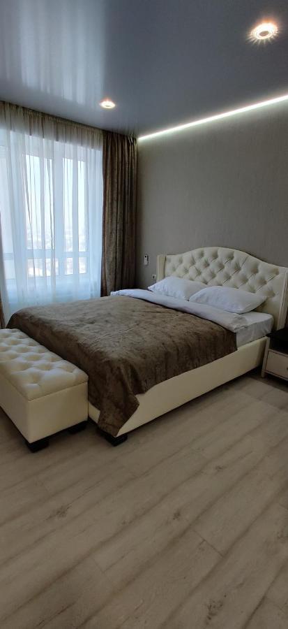 Luxury Apartments Atlant Lutsk Eksteriør bilde