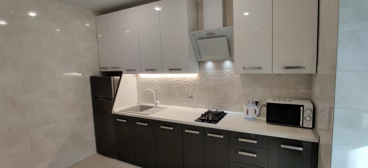 Luxury Apartments Atlant Lutsk Eksteriør bilde
