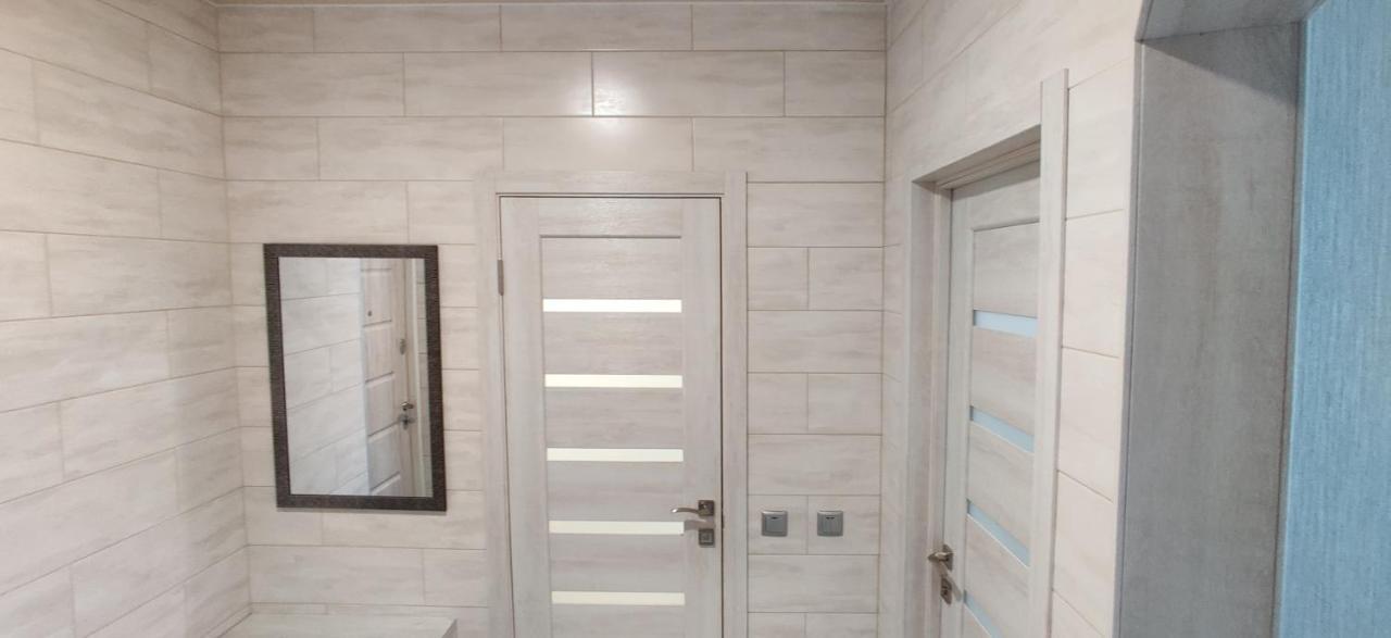 Luxury Apartments Atlant Lutsk Eksteriør bilde