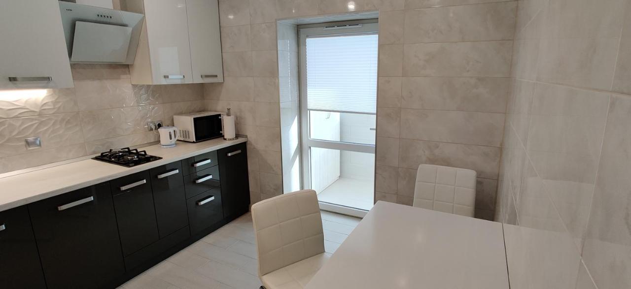 Luxury Apartments Atlant Lutsk Eksteriør bilde