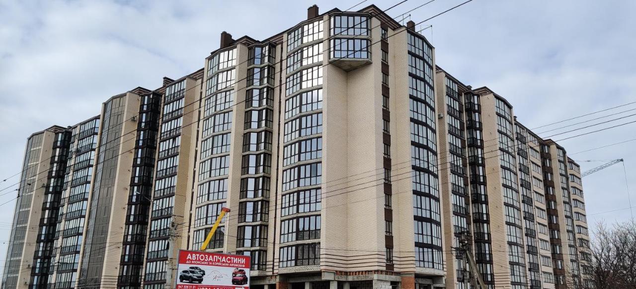 Luxury Apartments Atlant Lutsk Eksteriør bilde