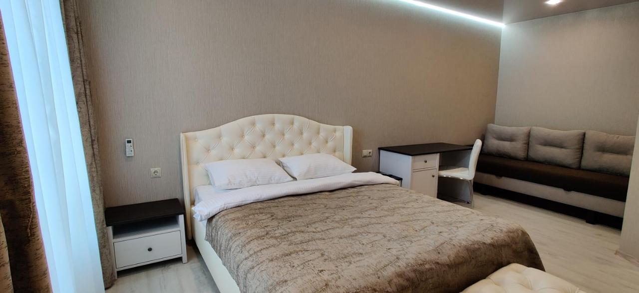 Luxury Apartments Atlant Lutsk Eksteriør bilde